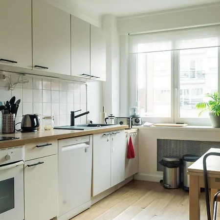 Bright 87m With 3 Large Bay Windows * Lille