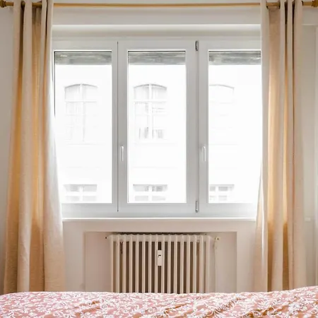 Apartment Bright 87m With 3 Large Bay Windows